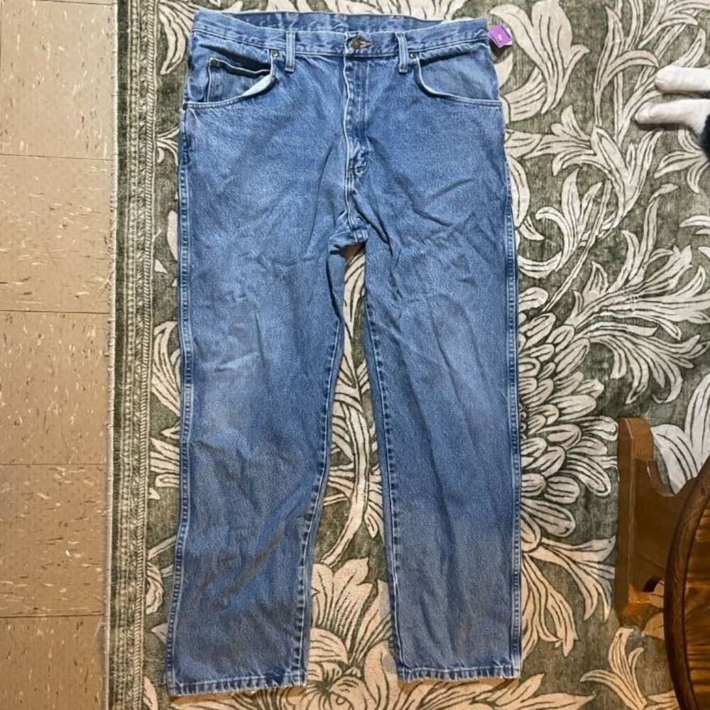 Wrangler Straight Leg Jeans Mens 34x34 Medium Wash Relaxed Fit with Flex 1097FX